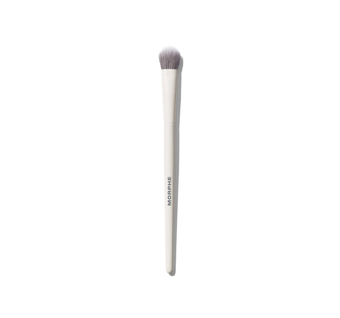 M131 Rounded Paddle Concealer Brush with cream MORPHE handle and tapered rounded bristles for light, buildable concealing.