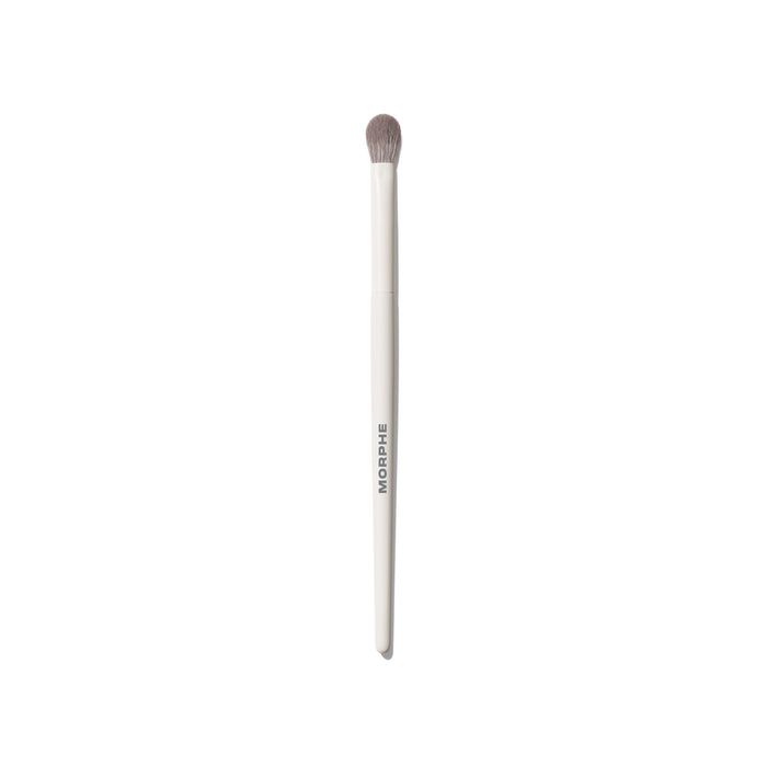 M332 Medium Rounded Blender Eyeshadow Brush with cream MORPHE handle and rounded bristles for diffused shadow blending.