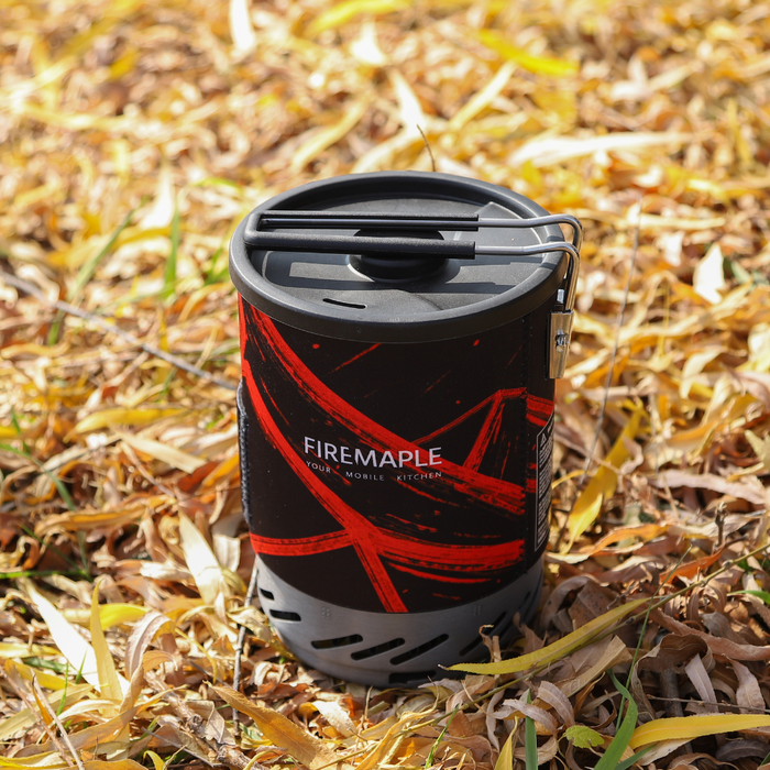 Firemaple portable stove on a grassy background#color_black-red